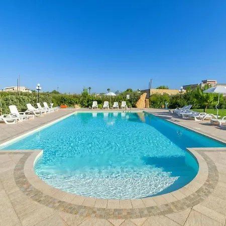 In Mit Terrasse- Gemeinschaftlichem Pool Und Grill By Interhome Lejlighed