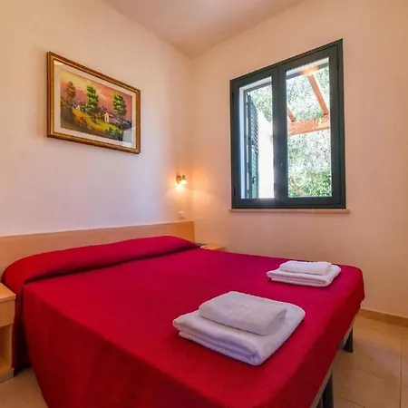 In Mit Terrasse- Gemeinschaftlichem Pool Und Grill By Interhome Lejlighed *